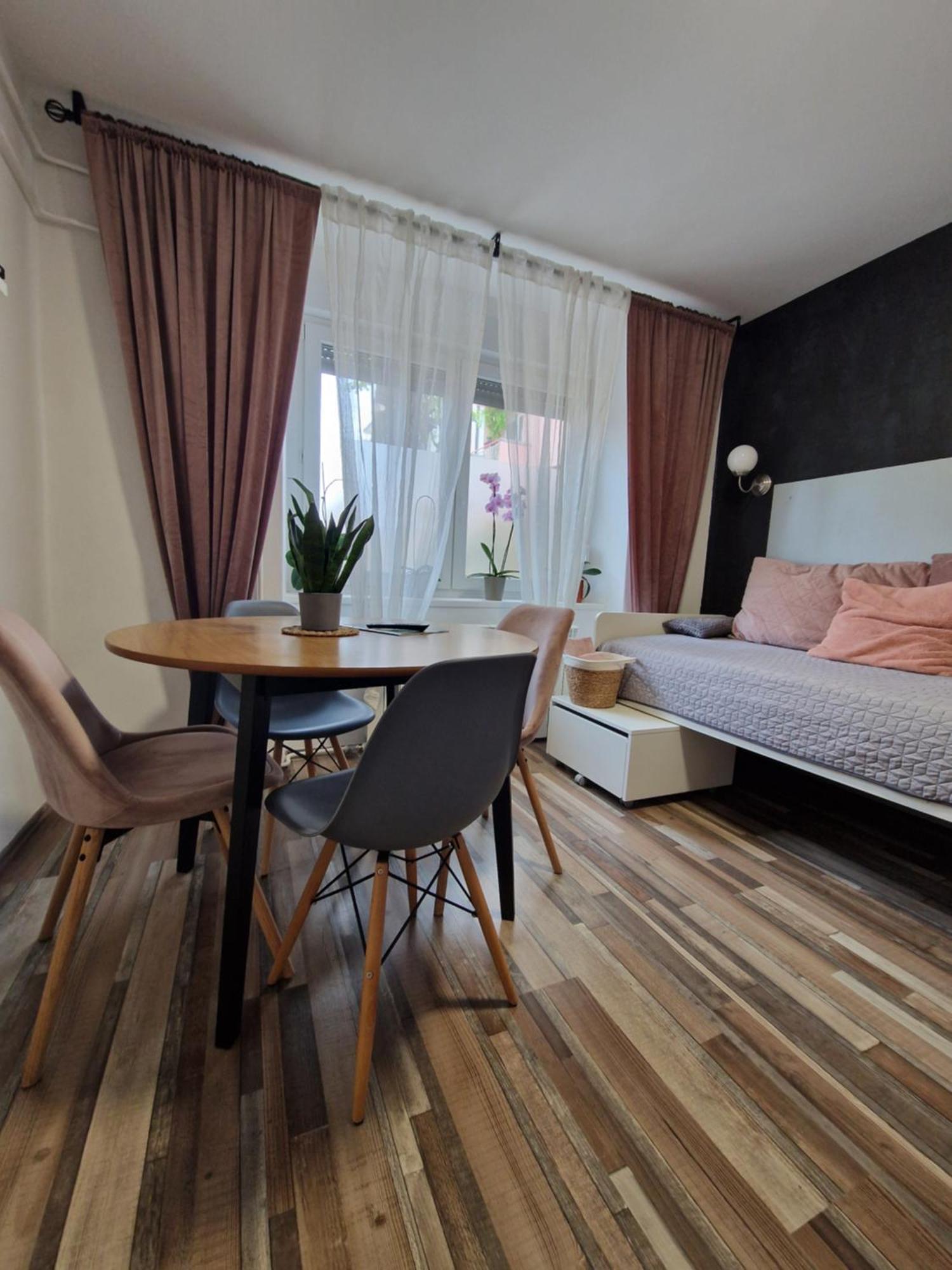 Friz&Fany Postojna City Center ภายนอก รูปภาพ
